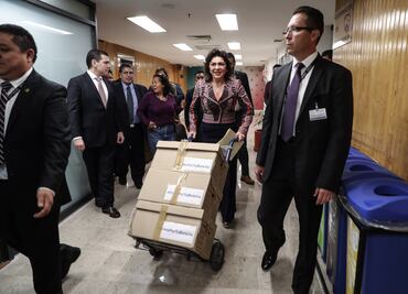 Dan entrada a iniciativa de Ivonne Ortega para bajar gasolina