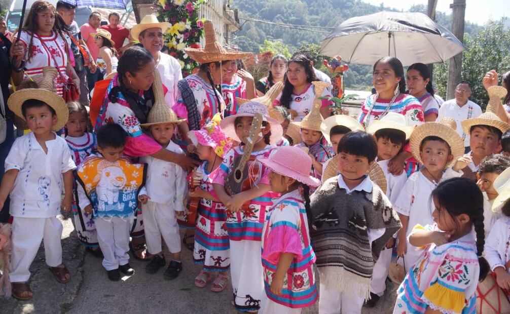 Huehuentones, los que unen con sombreros a vivos y muertos. Foto: Edwin Hernández/ EL UNIVERSAL