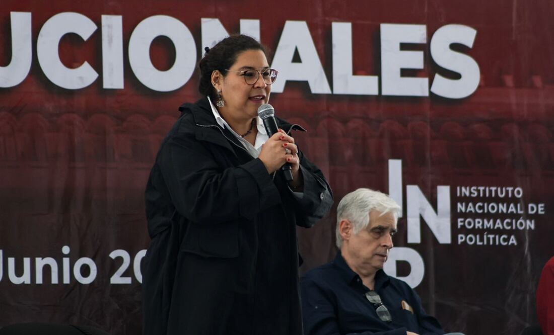 La ministra Lenia Batres participó por segunda ocasión en la asamblea informativa sobre las iniciativas de reformas constitucionales que organiza el Instituto Nacional de Formación Política de Morena.. Foto: Hugo Salvador/EL UNIVERSAL