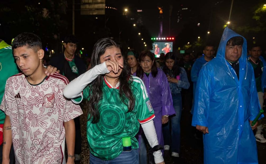 Reacción de algunos integrantes de la afición mexicana ante la eliminación de México de la Copa Mundial de Futbol de la FIFA ante Inglaterra. Foto: Hugo Salvador / EL UNIVERSAL