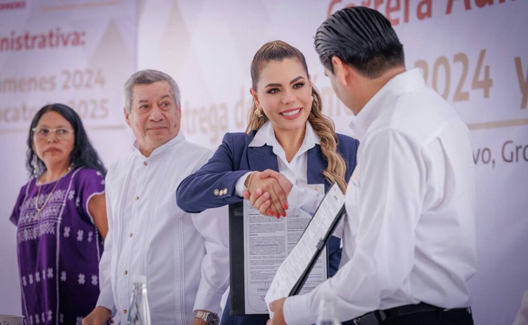 Evelyn Salgado destacó que el impulso al Programa de Carrera Administrativa permite otorgar incrementos salariales, reconocimiento que merecen los trabajadores de la educación en Guerrero. Foto: X @EvelynSalgadoP