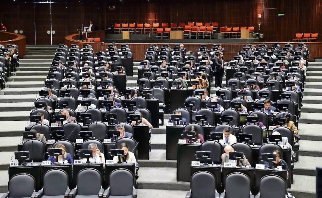 Los aspirantes al cargo de consejero electoral en el INE presentaron ayer un examen de conocimientos en el pleno de la Cámara de Diputados. Foto: Especial
