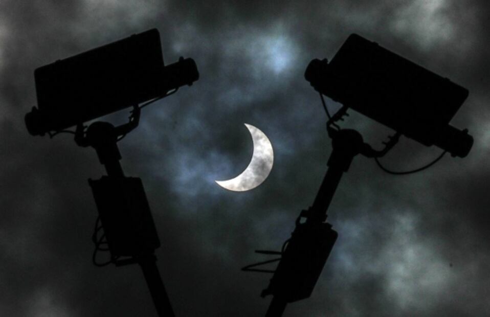 Inicia el verano con un eclipse tipo “círculo de fuego” en África y Asia