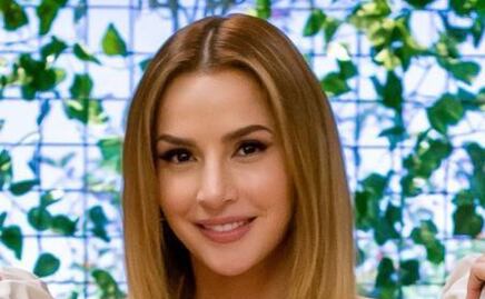 Carmen Villalobos nos enseña el outfit ideal para un día de lluvia