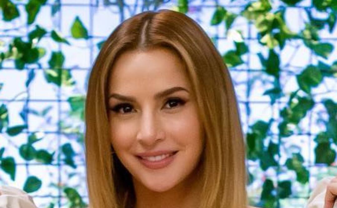 Carmen Villalobos posando. Fuente: Instagram @cvillaloboss