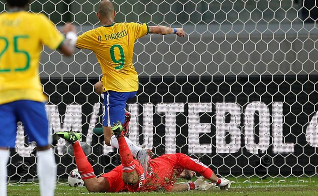 Corona acepta error en el primer gol de Brasil