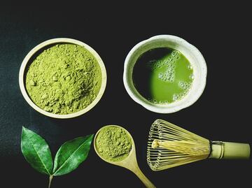Cómo preparar bebidas con matcha desde casa