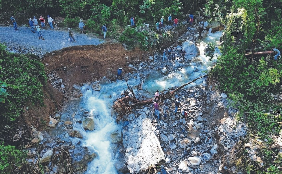 La coordinadora nacional de Protección Civil, Laura Velázquez, informó que en conjunto las entidades de Hidalgo, Veracruz y Puebla tienen 112 comunidades incomunicadas. Foto: de DINORATH MOTA. EL UNIVERSAL
