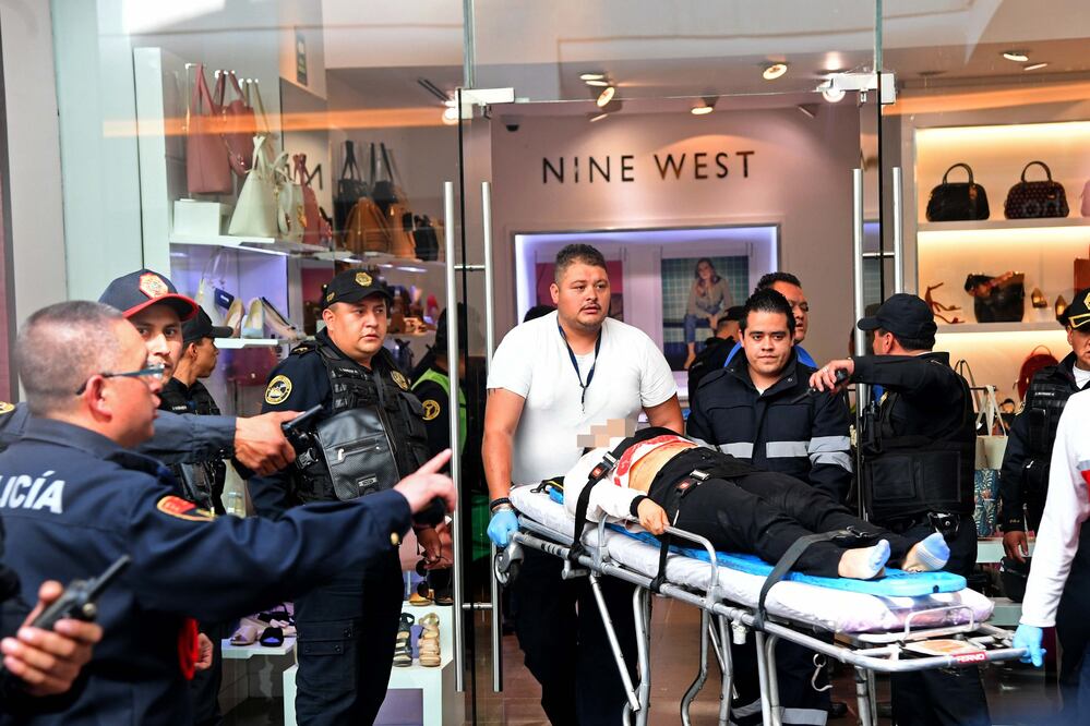 De acuerdo con el parte informativo, un hombre de 30 años ingresó al local de venta de calzado y bolsas ubicado en el segundo piso del complejo, y directamente se fue sobre una empleada a quien le disparó en el abdomen (Foto: Gráfico)