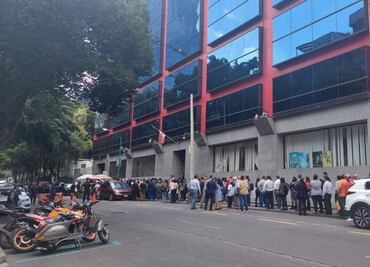 VIDEO: Trabajadores de CFE son desalojados por hallazgo de posible artefacto explosivo en alcaldía Cuauhtémoc