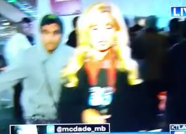 Sorprenden a reportera durante transmisión en vivo