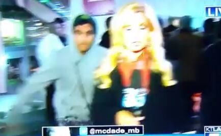 Sorprenden a reportera durante transmisión en vivo