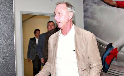 Rinden homenaje a Cruyff previo al Rumanía-España