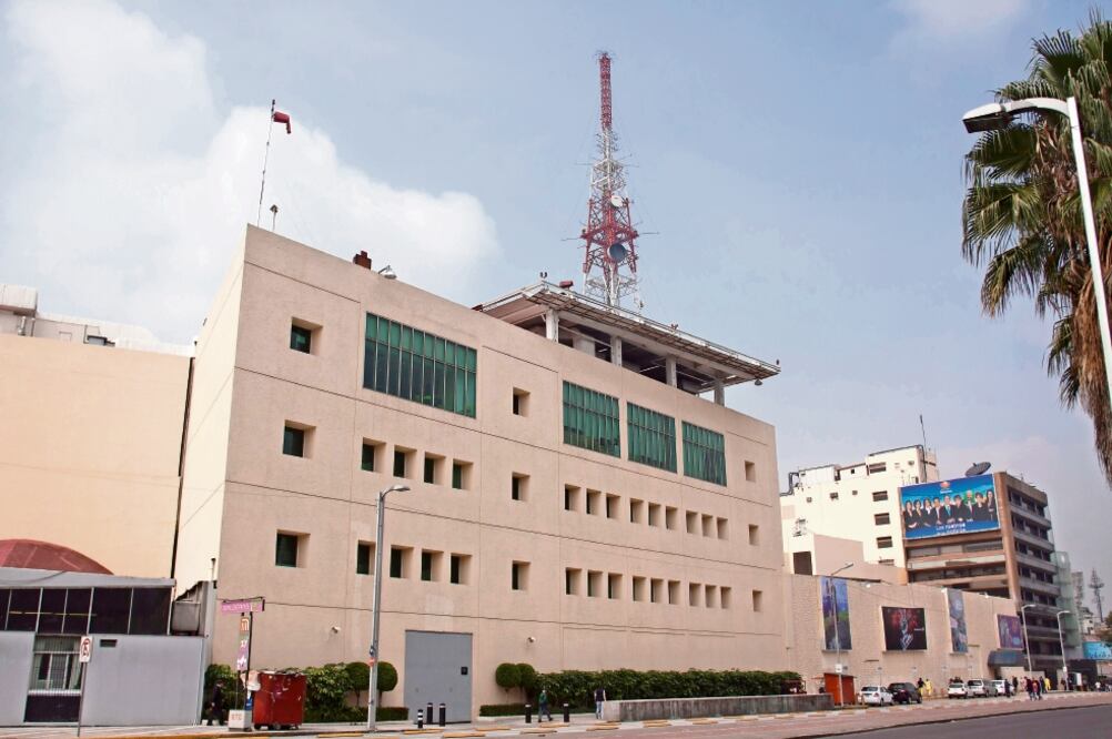 De acuerdo con datos de Televisa, las ventas anuales de los segmentos de televisión por cable y satelital superaron 53 mil millones de pesos en 2016. (ARCHIVO EL UNIVERSAL)