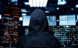 IA de Anthropic crea identidades falsas en Reino Unido; reportan "incidente grave" con Mythos 5