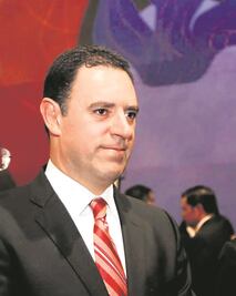 Gobernador va llegando y ya es cuestionado