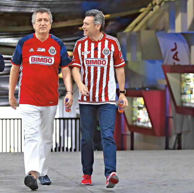 El propietario del Rebaño Sagrado (izquierda) está seguro de que alejarse de la televisión abierta le servirá para acercarse más a su afición, al “quebrar paradigmas” (AGUSTÍN CUEVAS, IMAGO7)