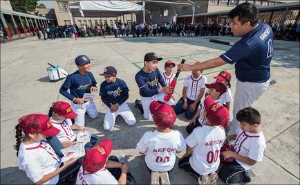 'Fun at bat' lleva el beis a escuelas
