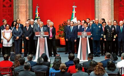 Peña Nieto and AMLO formalize government transition
