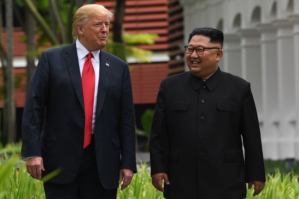 El deshielo entre Washington y Pyongyang se materializó en la cumbre de junio en Singapur, en la que Trump y el líder norcoreano, Kim Jong Un, acordaron trabajar para desnuclearizar la península de Corea. Foto: AFP.