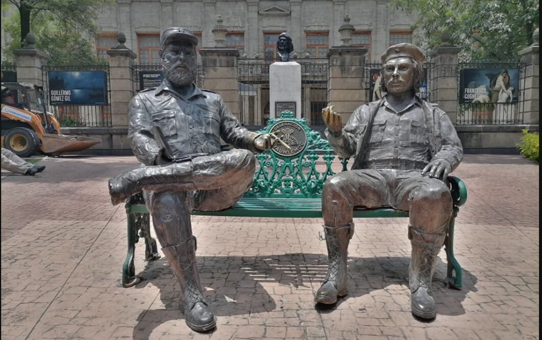 COMAEP pide a Contraloría de CDMX investigar retiro de escultura de Fidel Castro y “El Che”, en la Tabacalera.
Foto: especial