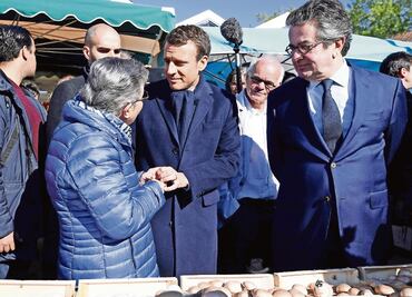 Hollande liga elecciones galas con futuro europeo