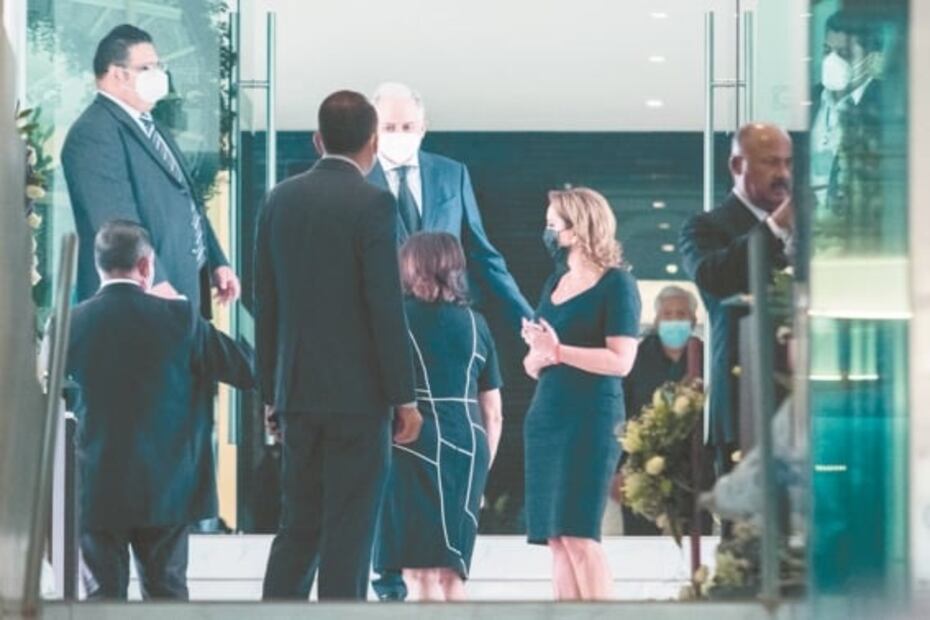 Sylvia Sánchez se va entre flores blancas