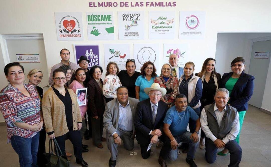 Embajador Ken Salazar con familiares de víctimas de desapariciones forzadas. Foto: Embajada de EU en México. Foto: Embajada de EU