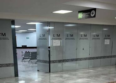 Madre y sus tres hijos procedentes de China buscan refugio en México, llevan 10 días en AICM; están en condiciones inhumanas: ONG