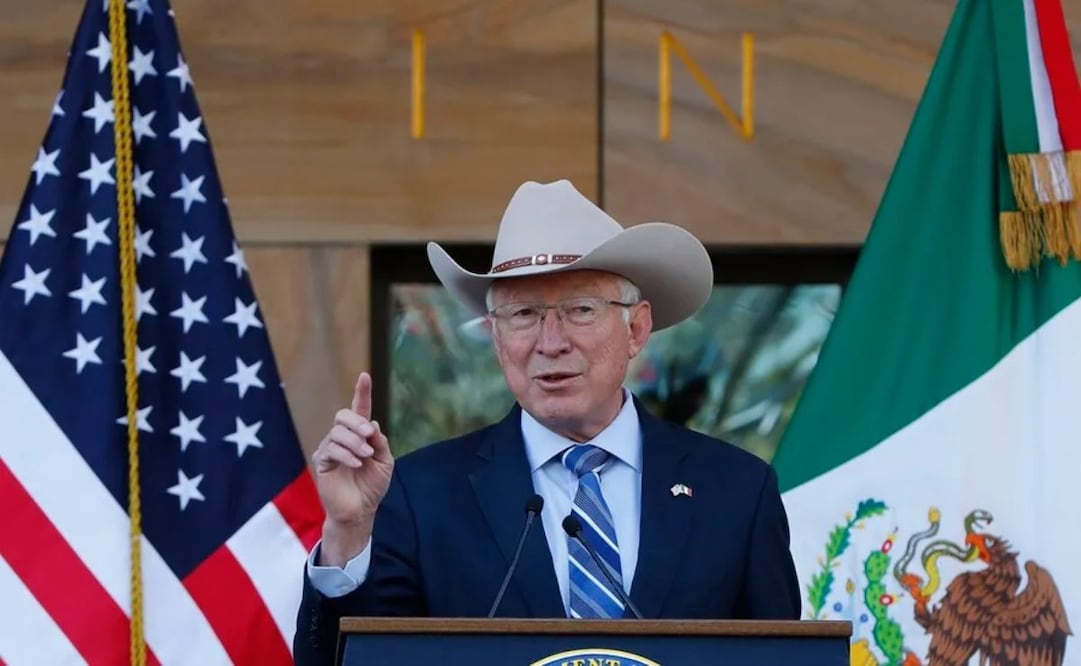 El embajador de Estados Unidos en México, Ken Salazar, habla durante un acto protocolario en Ciudad de México (México). EFE