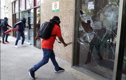 Segob repudia "actos vandálicos" de la CETEG en Torre Bienestar; llama a integrantes de la CNTE a manifestarse pacíficamente