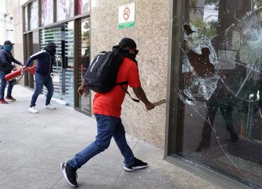 FOTOS: Maestros de la CNTE vuelven a colapsar la CDMX; marchan del Ángel de la Independencia al Zócalo