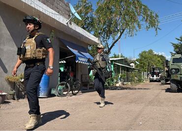 FOTOS: Regresan pobladores desplazados en Michoacán ante el temor de explosivos