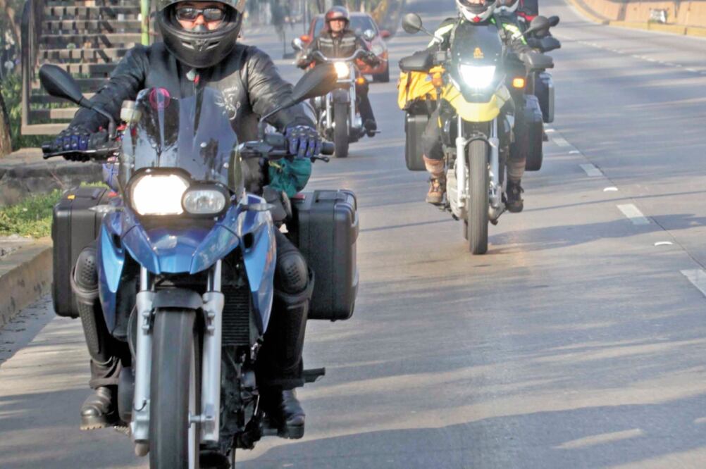 Legisladores buscaban que las matrículas estuvieran rotuladas en cascos y chalecos de los conductores de este medio de transporte. Foto/ARCHIVO EL UNIVERSAL