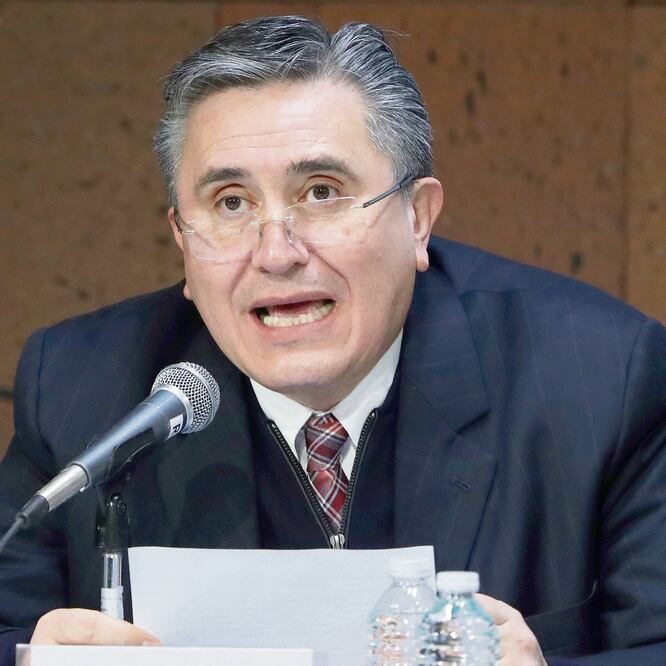 Sueldo. El salario del presidente de la CNDH, Luis Raúl González Pérez, será de 207 mil 609 pesos, mientras que en este año era de 198 mil 217 pesos. ARCHIVO EL UNIVERSAL