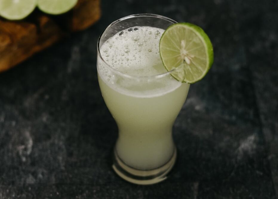 Hidrátate con este jugo de limón, jengibre y perejil / Foto: Unsplash