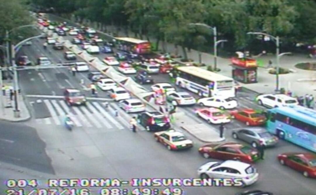 Implementan carriles reversibles en Reforma por protesta