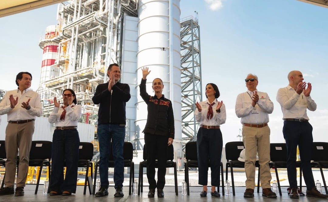 Claudia Sheinbaum durante la Inauguración de la Central de Ciclo Combinado "El Sauz II" llamada "Josefa Ortiz Téllez Girón" en Querétaro (20/12/2025). Foto: Presidencia