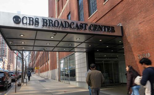 CBS News anuncia cierre de emisora. Foto: Spencer Platt/AFP