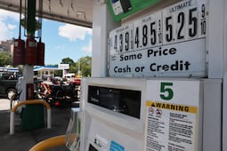 ¿Se viene otro golpe al combustible? Petróleo sube ante crisis en Oriente Medio y bloqueo marítimo