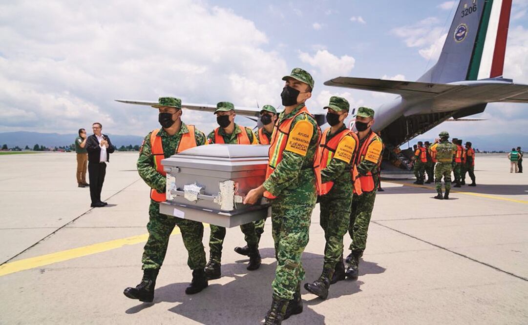 Despiden a cuatro paisanos con mezcal y música