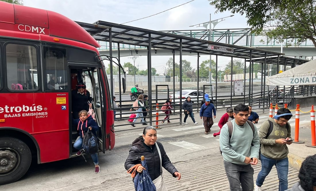 Línea 9 del Metro reanuda servicio completo; Metrobús seguirá en apoyo hasta el miércoles 11 de septiembre. Foto: Rafael García
