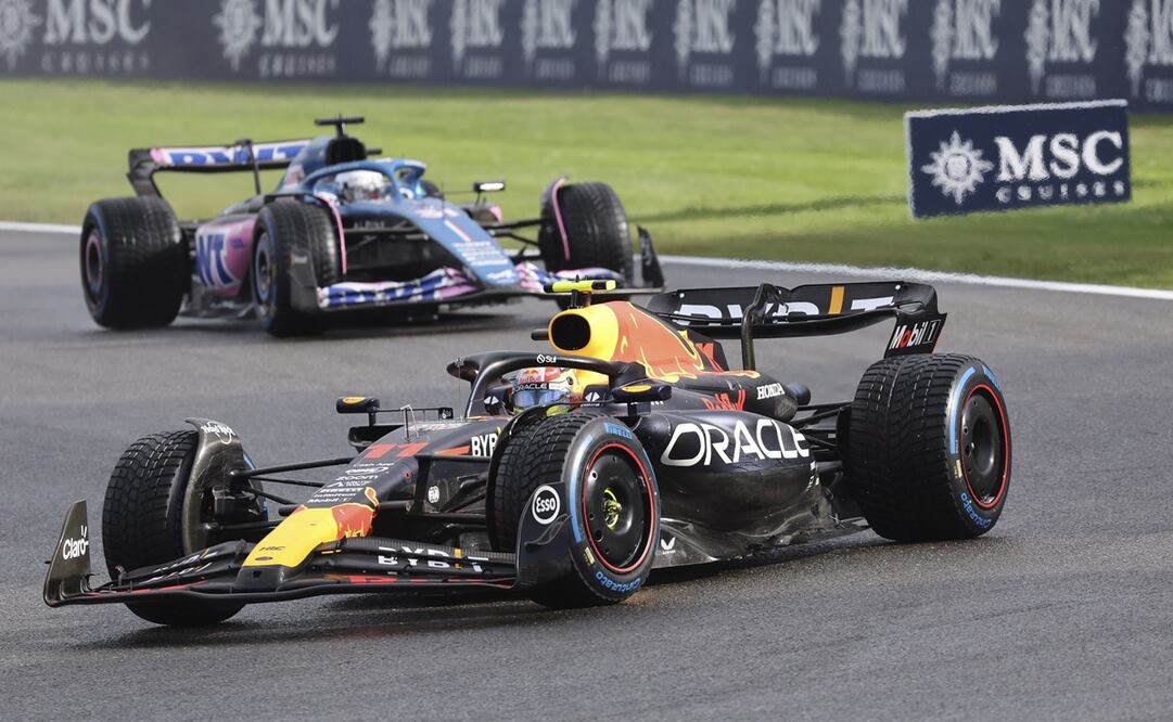 Checo Pérez declaró que Lewis Hamilton arruinó su carrera / Foto: AP