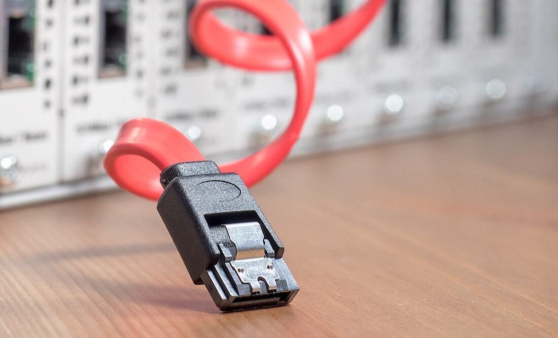 ¿Cómo conectar el celular al Internet por cable?