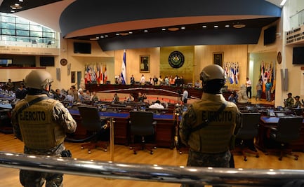 Corte en El Salvador frena a Nayib Bukele por uso de fuerzas armadas