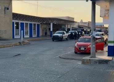 Enfrentamiento en terminal camionera deja tres muertos en Pinotepa Nacional, Oaxaca; hay un lesionado
