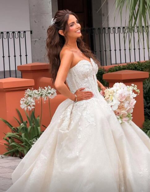 Karla Díaz con el segundo vestido que usó durante su boda en San Miguel de Allende.
Foto: Instagram