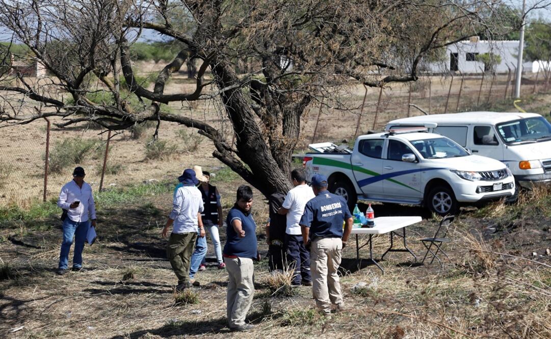Peritos forenses trabajan en la zona donde fueron hallados 19 cuerpos en el municipio de Ixthahuacán. Foto: EFE