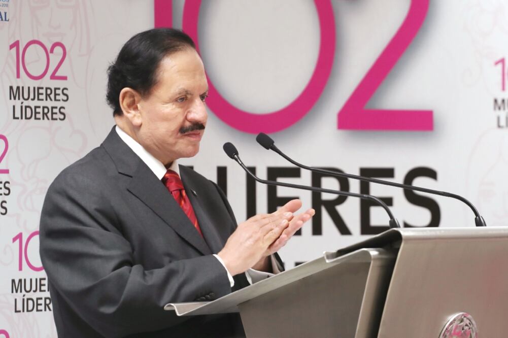 El Licenciado Juan Francisco Ealy Ortiz, Presidente Ejecutivo y del Consejo de Administración de EL UNIVERSAL, recordó que está en marcha la implementación de las cuotas de género en candidaturas de los partidos políticos (BERENICE FREGOSO. EL UNIVERSAL)