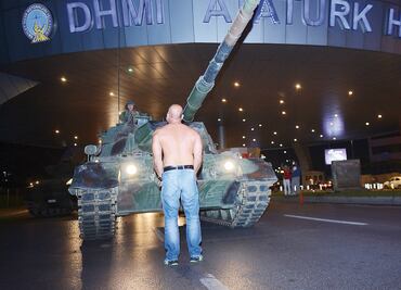 Turquía: Pueblo frustra golpe de Estado